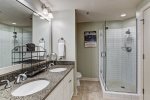 Master en suite bath has dual sinks, walk-in shower and 6ft bathtub. 
